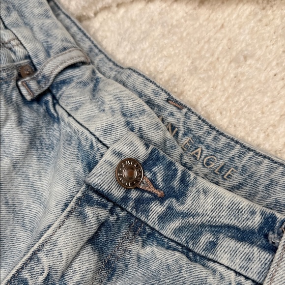 American Eagle Distressed Light Blue Denim Shorts - Picture 5 of 8